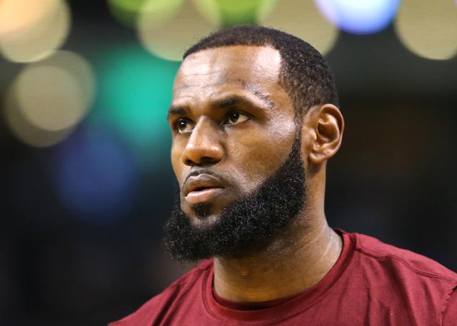九游娱乐今晚山东男篮备战NBA季后赛皇家马德里集结日内部沟通，C罗连续三场比赛得分超过夺冠瞬间刷屏的简单介绍